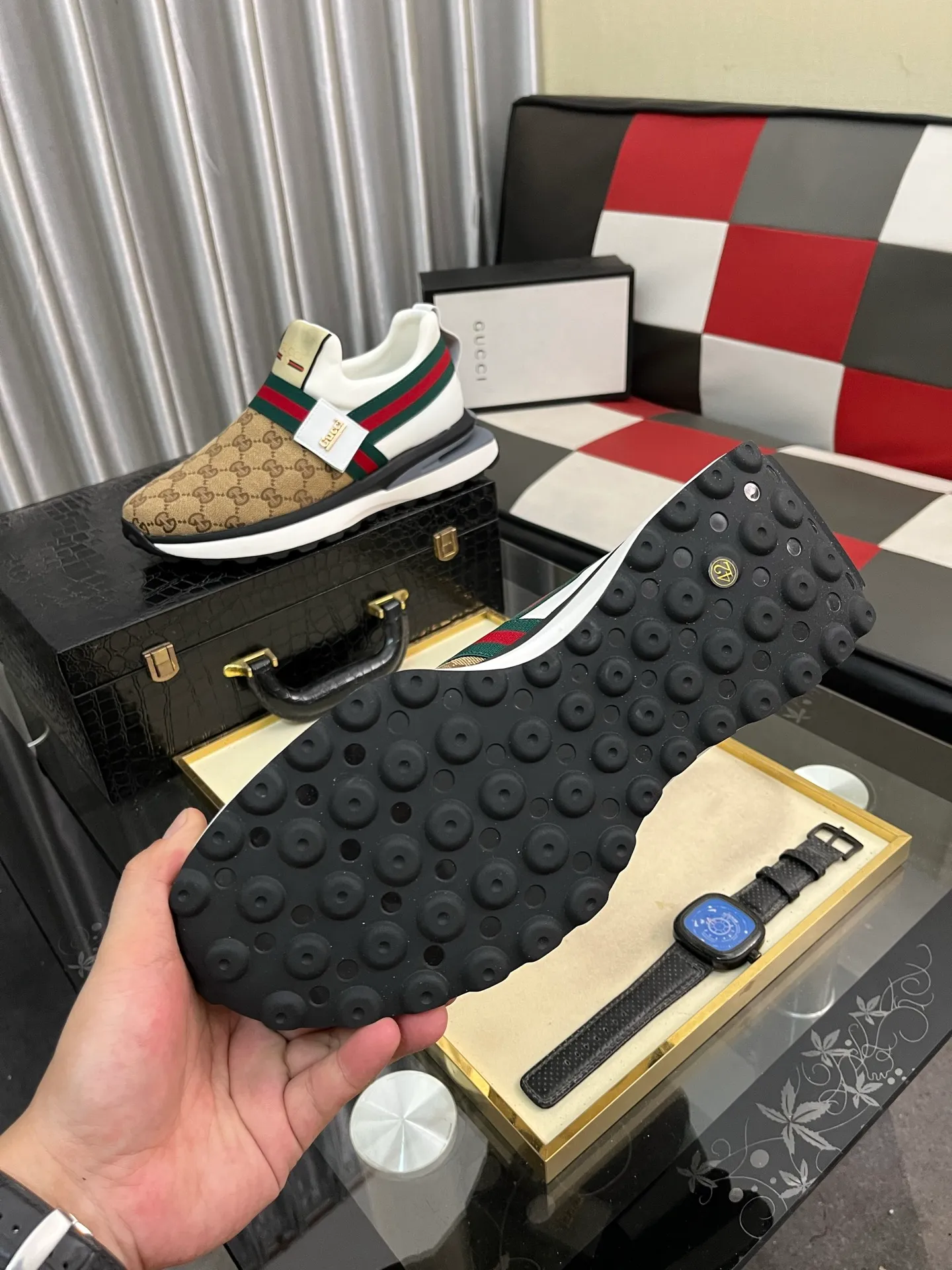 Men's shoes 💰458⌚️⌚️Gucci •Gucci original quality.~ Unique modern style sneakers. 🏃A must-have casual shoe for trendy men😍😍 Original brand imported from Italy, imported original leather, sheep lining (refuses to discolor and grind feet) Sole: Original sole provided by the original factory, French lazy style design ⚠️Fit to the feet, original quality attached, super comfortable original sole, code number: 38-443️⃣colors available